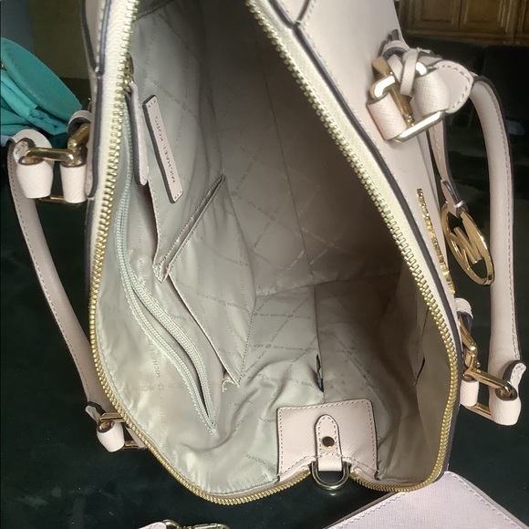 Kors Blush Ciera Tote - Picture 9 of 11